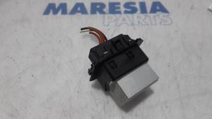 Used Heater resistor Renault Clio IV Estate/Grandtour (7R) 1.2 TCE 16V GT EDC Price € 20,00 Margin scheme offered by Maresia Parts