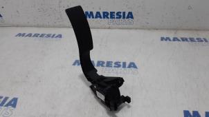 Used Throttle pedal position sensor Renault Clio IV Estate/Grandtour (7R) 1.2 TCE 16V GT EDC Price € 20,00 Margin scheme offered by Maresia Parts