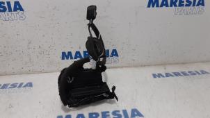 Used Front door lock mechanism 4-door, right Renault Clio IV Estate/Grandtour (7R) 1.2 TCE 16V GT EDC Price € 35,00 Margin scheme offered by Maresia Parts