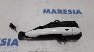 Used Front door handle 4-door, right Renault Clio IV Estate/Grandtour (7R) 1.2 TCE 16V GT EDC Price € 25,00 Margin scheme offered by Maresia Parts