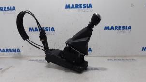 Used Gear stick Renault Clio IV Estate/Grandtour (7R) 1.2 TCE 16V GT EDC Price € 105,00 Margin scheme offered by Maresia Parts