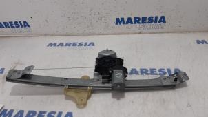 Used Window mechanism 4-door, front right Renault Clio IV Estate/Grandtour (7R) 1.2 TCE 16V GT EDC Price € 18,50 Margin scheme offered by Maresia Parts
