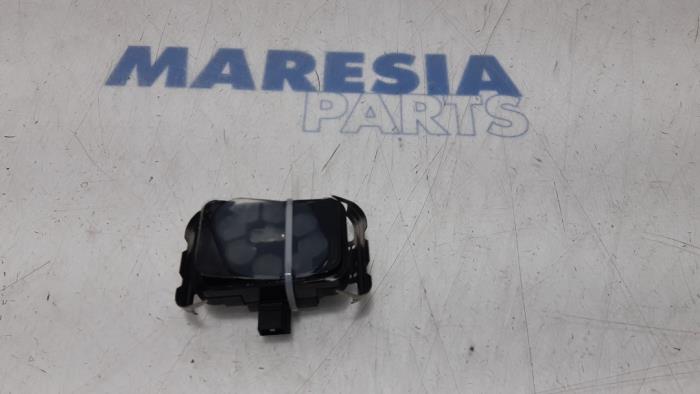 Begagnade Regnsensor Renault Espace (JK) 2.0 dCi 16V 175 FAP Pris € 25,00 Marginaltabell erbjuds av Maresia Parts