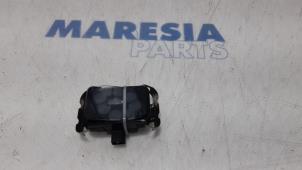 Usados Sensor de lluvia Renault Espace (JK) 2.0 dCi 16V 175 FAP Precio € 25,00 Norma de margen ofrecido por Maresia Parts