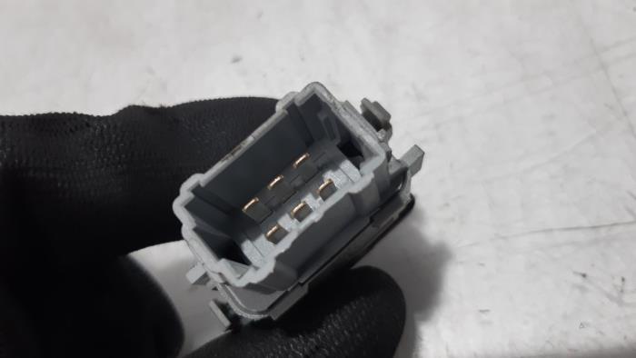 ESP switch from a Renault Espace (JK) 2.0 dCi 16V 175 FAP 2007