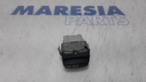 Used ESP switch Renault Espace (JK) 2.0 dCi 16V 175 FAP Price € 10,00 Margin scheme offered by Maresia Parts
