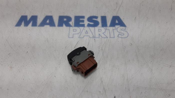 PDC switch from a Renault Espace (JK) 2.0 dCi 16V 175 FAP 2007