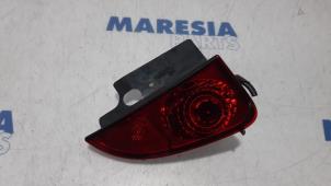Używane Tylne swiatlo przeciwmgielne Renault Espace (JK) 2.0 dCi 16V 175 FAP Cena € 10,00 Procedura marży oferowane przez Maresia Parts