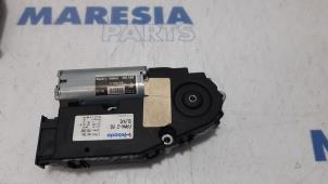 Used Sunroof motor Renault Espace (JK) 2.0 dCi 16V 175 FAP Price € 120,75 Margin scheme offered by Maresia Parts