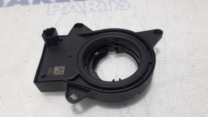 Steering angle sensor from a Renault Clio IV Estate/Grandtour (7R) 1.5 Energy dCi 90 FAP 2015