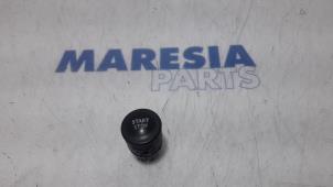 Used Start/stop switch Renault Clio IV Estate/Grandtour (7R) 1.5 Energy dCi 90 FAP Price € 9,99 Margin scheme offered by Maresia Parts