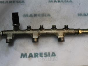 Used Fuel injector nozzle Renault Espace (JK) 2.2 dCi 150 16V Grand Espace Price € 65,00 Margin scheme offered by Maresia Parts