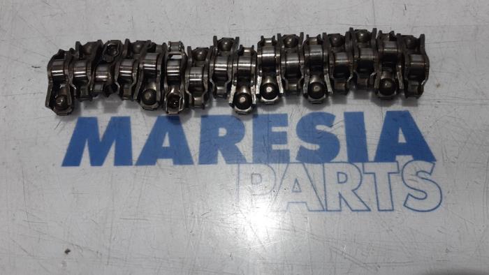 Gebrauchte Kipphebel Citroen C4 Berline (NC) 1.4 16V VTi Preis € 50,00 Margenregelung angeboten von Maresia Parts