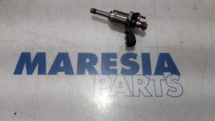 Used Injector (petrol injection) Renault Clio IV Estate/Grandtour (7R) 1.2 TCE 16V GT EDC Price € 75,00 Margin scheme offered by Maresia Parts