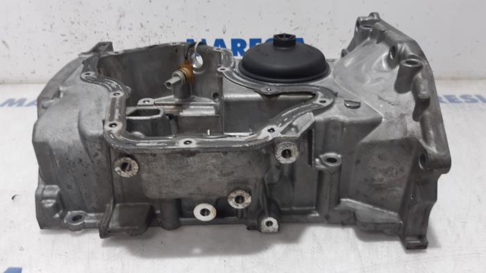 Sump from a Renault Clio IV Estate/Grandtour (7R) 1.2 TCE 16V GT EDC 2018