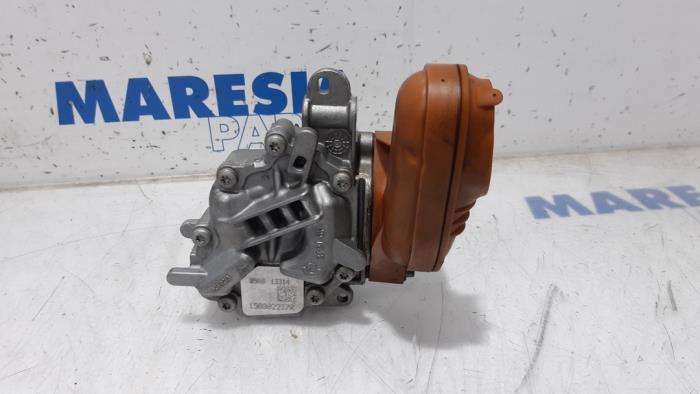 Oil pump from a Renault Clio IV Estate/Grandtour (7R) 1.2 TCE 16V GT EDC 2018