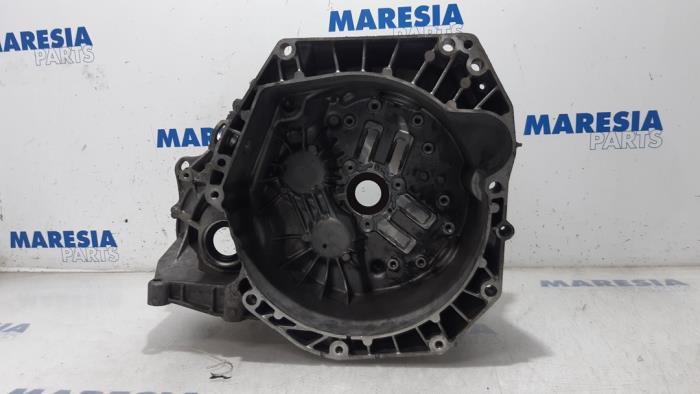Usagé Cache boite de vitesses Renault Captur I (2R) 1.2 TCE 16V EDC Prix € 105,00 Règlement à la marge proposé par Maresia Parts