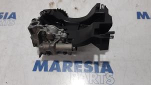 Used Oil pump Renault Espace (JK) 2.0 dCi 16V 150 FAP Price € 75,00 Margin scheme offered by Maresia Parts