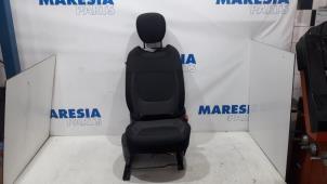Używane Fotel prawy Renault Captur (2R) 1.2 TCE 16V EDC Cena € 210,00 Procedura marży oferowane przez Maresia Parts