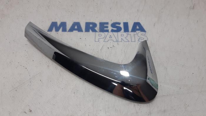 Begagnade Dekorstripe Peugeot 308 CC (4B) 1.6 16V THP 150 Pris € 50,00 Marginaltabell erbjuds av Maresia Parts