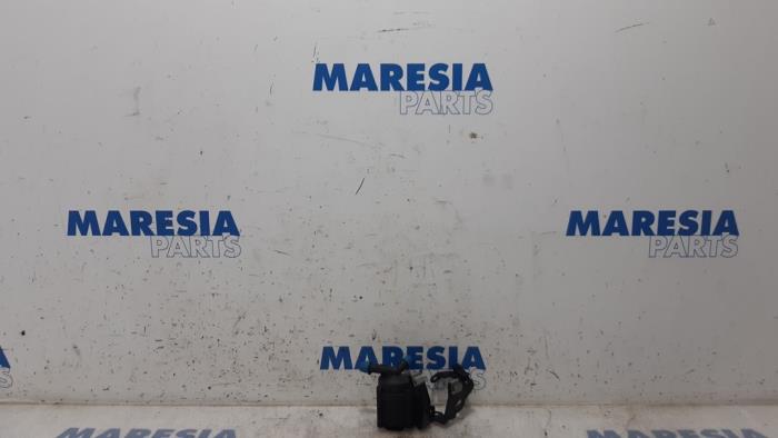 Begagnade Extra vattenpump Peugeot 308 CC (4B) 1.6 16V THP 150 Pris € 60,00 Marginaltabell erbjuds av Maresia Parts