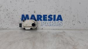Używane Przewód powietrzny Renault Captur (2R) 1.2 TCE 16V EDC Cena € 50,00 Procedura marży oferowane przez Maresia Parts
