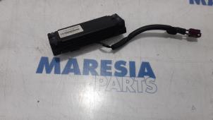 Usagé Antenne GPS Peugeot 308 CC (4B) 1.6 16V THP 150 Prix € 50,00 Règlement à la marge proposé par Maresia Parts
