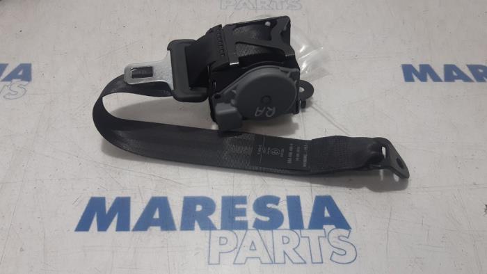 Rear seatbelt, right from a Renault Captur (2R) 1.2 TCE 16V EDC 2013