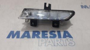 Used Daytime running light, right Renault Captur (2R) 1.2 TCE 16V EDC Price € 50,00 Margin scheme offered by Maresia Parts