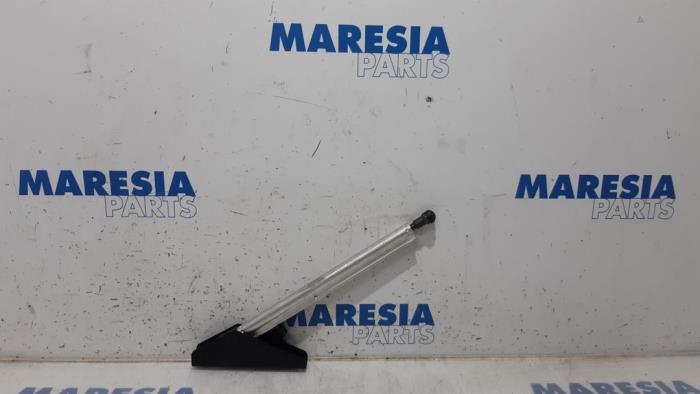 Używane Silownik dachu cabrio Peugeot 308 CC (4B) 1.6 16V THP 150 Cena € 105,00 Procedura marży oferowane przez Maresia Parts