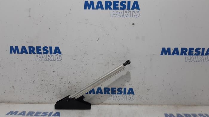 Używane Silownik dachu cabrio Peugeot 308 CC (4B) 1.6 16V THP 150 Cena € 105,00 Procedura marży oferowane przez Maresia Parts