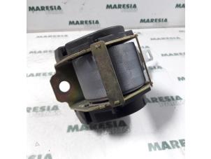 Used Rear seatbelt, centre Renault Laguna I (B56) 1.6 16V Price € 25,00 Margin scheme offered by Maresia Parts