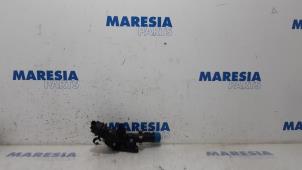 Used Thermostat housing Renault Megane III Grandtour (KZ) 1.5 dCi 95 Price € 50,00 Margin scheme offered by Maresia Parts