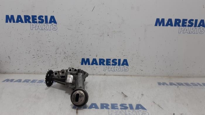 Bomba de aceite de un Renault Megane III Grandtour (KZ) 1.5 dCi 95 2015