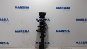 Used Front shock absorber rod, right Renault Clio IV Estate/Grandtour (7R) 1.5 Energy dCi 90 FAP Price € 34,00 Margin scheme offered by Maresia Parts
