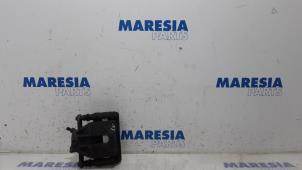 Used Front brake calliper, left Renault Clio IV Estate/Grandtour (7R) 1.2 TCE 16V GT EDC Price € 25,00 Margin scheme offered by Maresia Parts