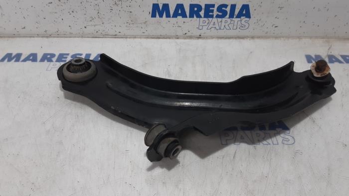 Front lower wishbone, left from a Renault Clio IV Estate/Grandtour (7R) 1.2 TCE 16V GT EDC 2018