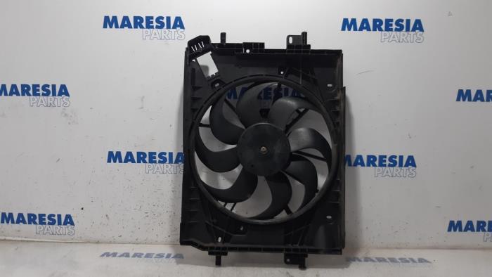 Fan motor from a Renault Clio IV Estate/Grandtour (7R) 1.2 TCE 16V GT EDC 2018