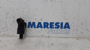 Used Windscreen washer pump Renault Espace (JK) 2.0 dCi 16V 175 FAP Price € 10,00 Margin scheme offered by Maresia Parts