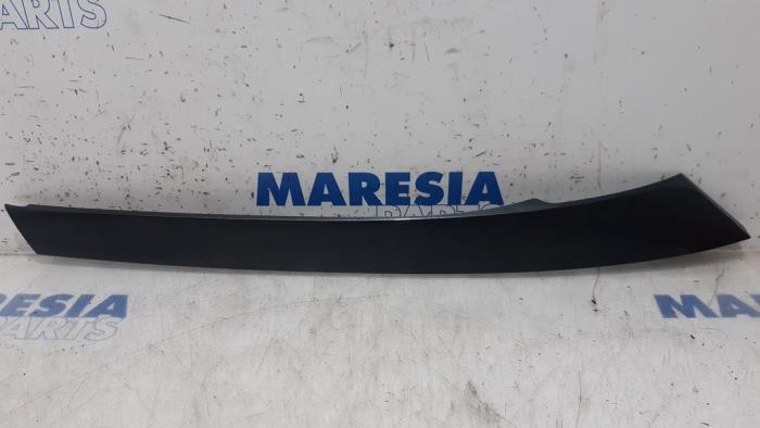 Front wing, right from a Renault Espace (JK) 2.0 dCi 16V 175 FAP 2007