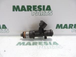 Usagé Injecteur (injection essence) Citroen C4 Coupé (LA) 1.6 16V Prix € 20,00 Règlement à la marge proposé par Maresia Parts