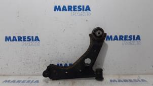 Usagé Bras de suspension bas avant droit Peugeot Bipper (AA) 1.4 HDi Prix € 25,00 Règlement à la marge proposé par Maresia Parts