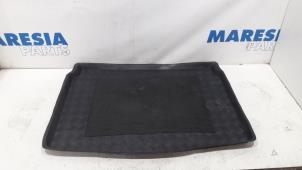Used Boot mat Renault Megane IV (RFBB) 1.2 Energy TCE 100 Price € 35,00 Margin scheme offered by Maresia Parts