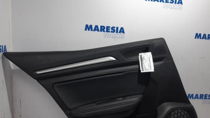 Tapicerka drzwi lewych tylnych wersja 4-drzwiowa z Renault Megane IV (RFBB) 1.2 Energy TCE 100 2017