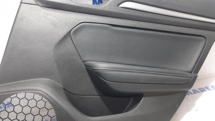 Revêtement portière haut 4portes arrière droite d'un Renault Megane IV (RFBB) 1.2 Energy TCE 100 2017