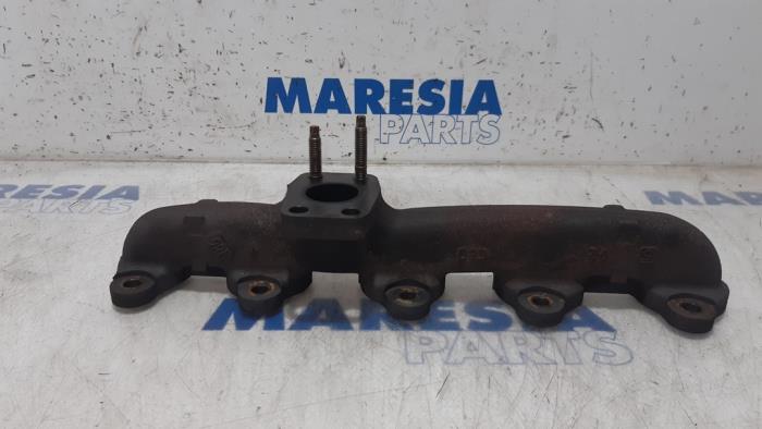 Exhaust manifold from a Citroën DS3 (SA) 1.6 e-HDi 2011
