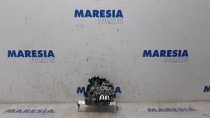 Usagé Boîte à fusibles Renault Master IV (FV) 2.3 dCi 100 16V FWD Prix € 90,75 Prix TTC proposé par Maresia Parts