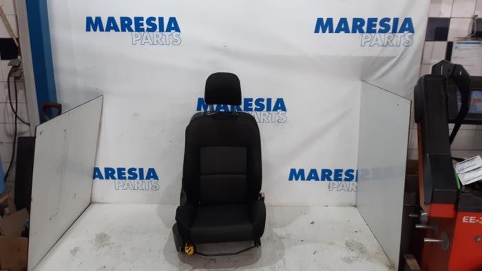 Begagnade Säte, höger Peugeot 207 CC (WB) 1.6 16V Pris € 105,00 Marginaltabell erbjuds av Maresia Parts