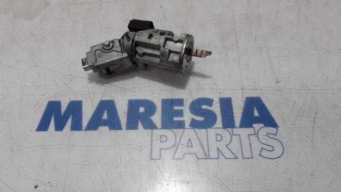 Używane Stacyjka + Kluczyk Citroen C3 (SC) 1.0 Vti 68 12V Cena € 50,00 Procedura marży oferowane przez Maresia Parts