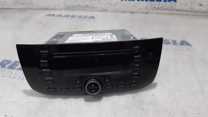 Radio CD player from a Fiat Punto Evo (199) 1.4 2012